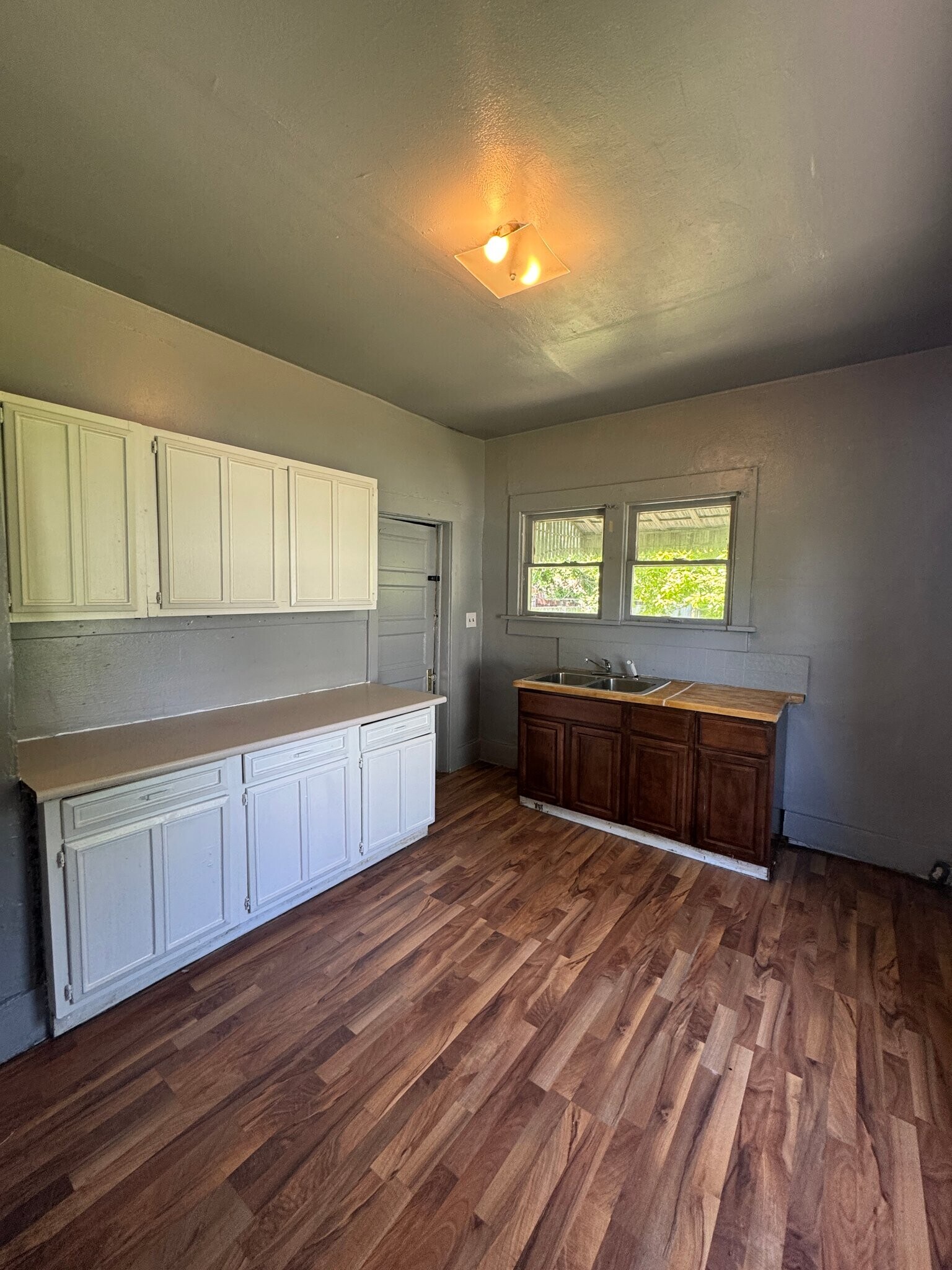 Building Photo - 703 Ashwood Ave