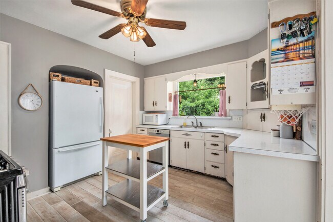 Building Photo - 932 Garfield Ave NW