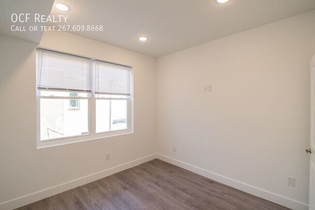 Building Photo - 1711 Snyder Ave