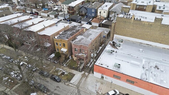 Building Photo - 4742 N Sawyer Ave