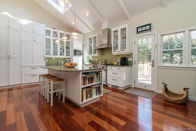 Building Photo - 12 Partridge Dr