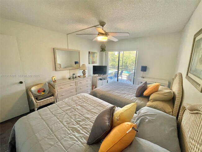 Building Photo - 2309 S Cypress Bend Dr