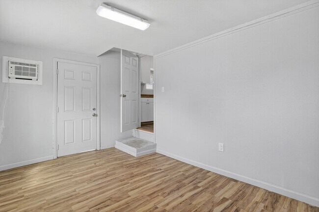 Building Photo - 1410 S 24th Ave