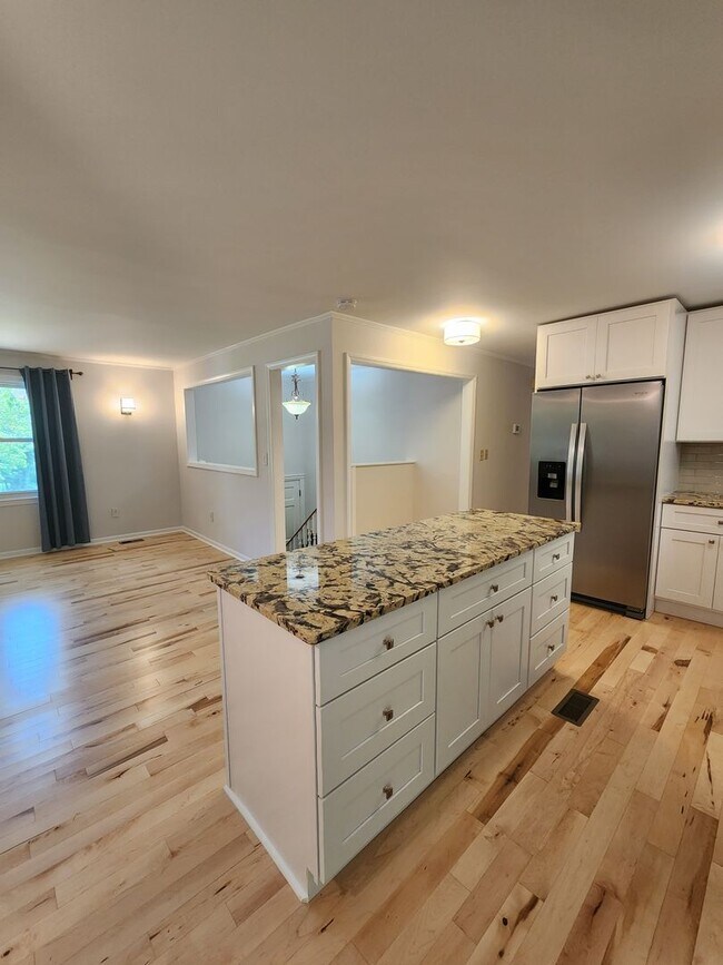 Building Photo - East Asheville Rental!