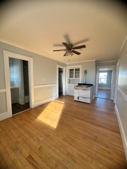 Building Photo - 213 Laurel St