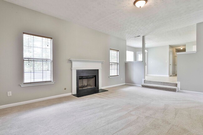 Building Photo - 4BR Home with Lake View in Swim Tennis Community