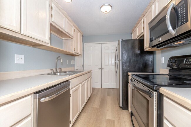 Building Photo - Freshly Renovated Rental Property