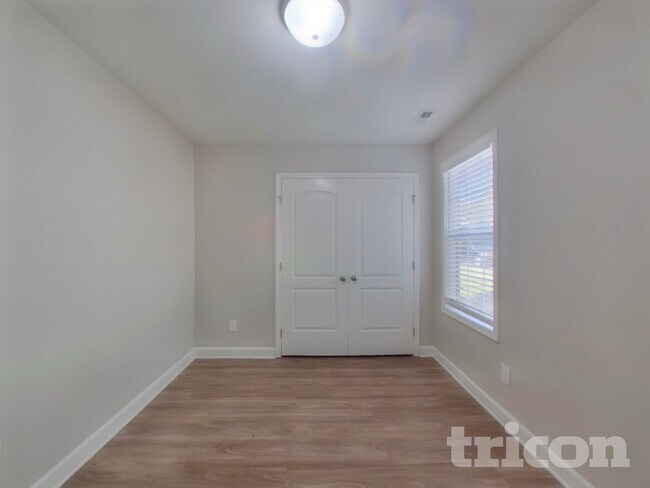 Building Photo - 524 Westside Cir