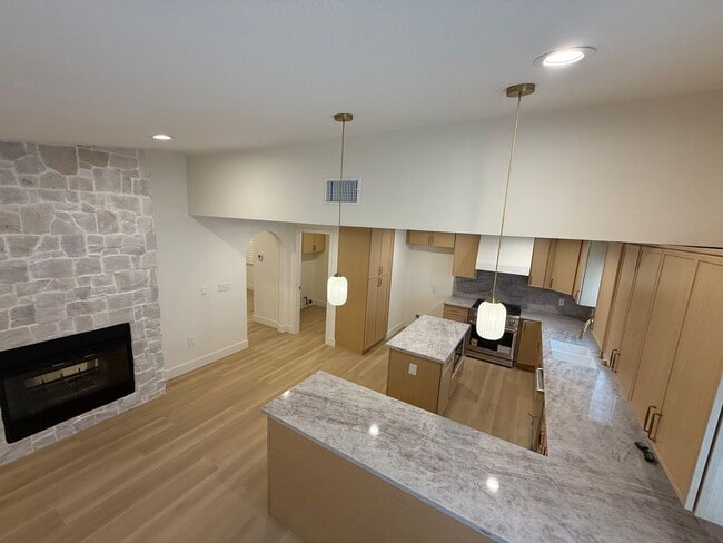 Building Photo - Gorgeous 3 bedrooms, 2.5 baths home