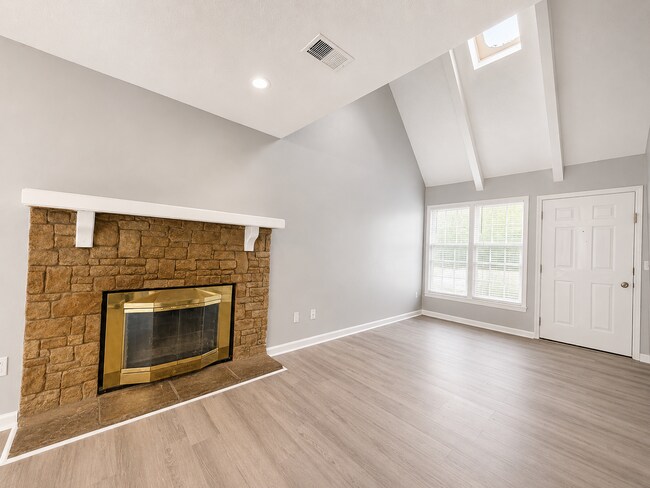 Building Photo - 1400-1528 LaChateau Drive