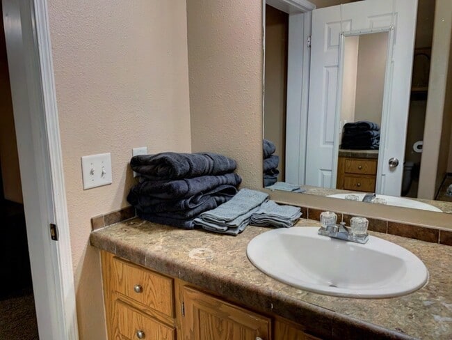 Building Photo - Fully Furnished Nice 3BR/2BA Home