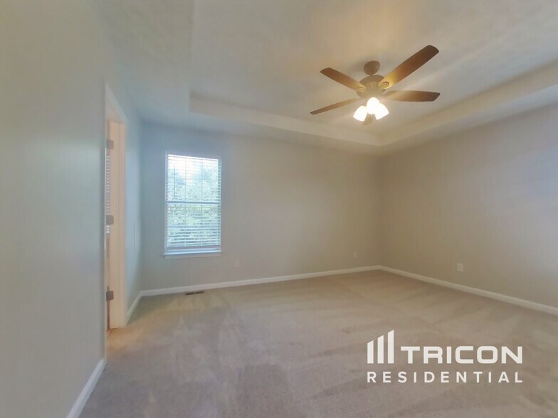 Building Photo - 102 Thornwood Dr
