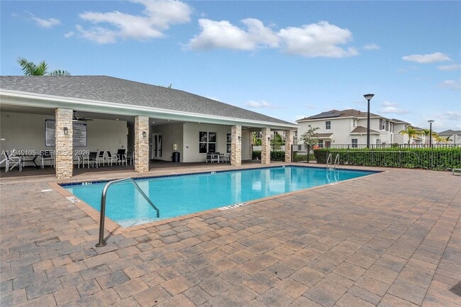 Building Photo - 805 SE 18th St