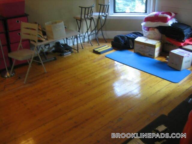 Building Photo - 1069 Beacon St