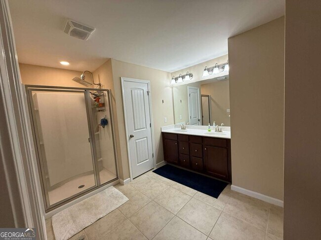 Building Photo - 1055 Hampton Oaks Dr