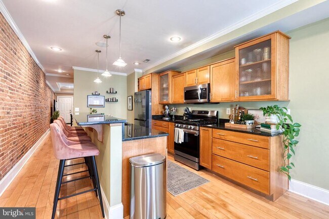 Building Photo - 908 S Linwood Ave