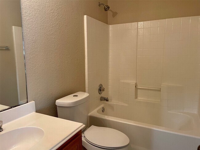 Building Photo - 4835 Chase Ct Dr