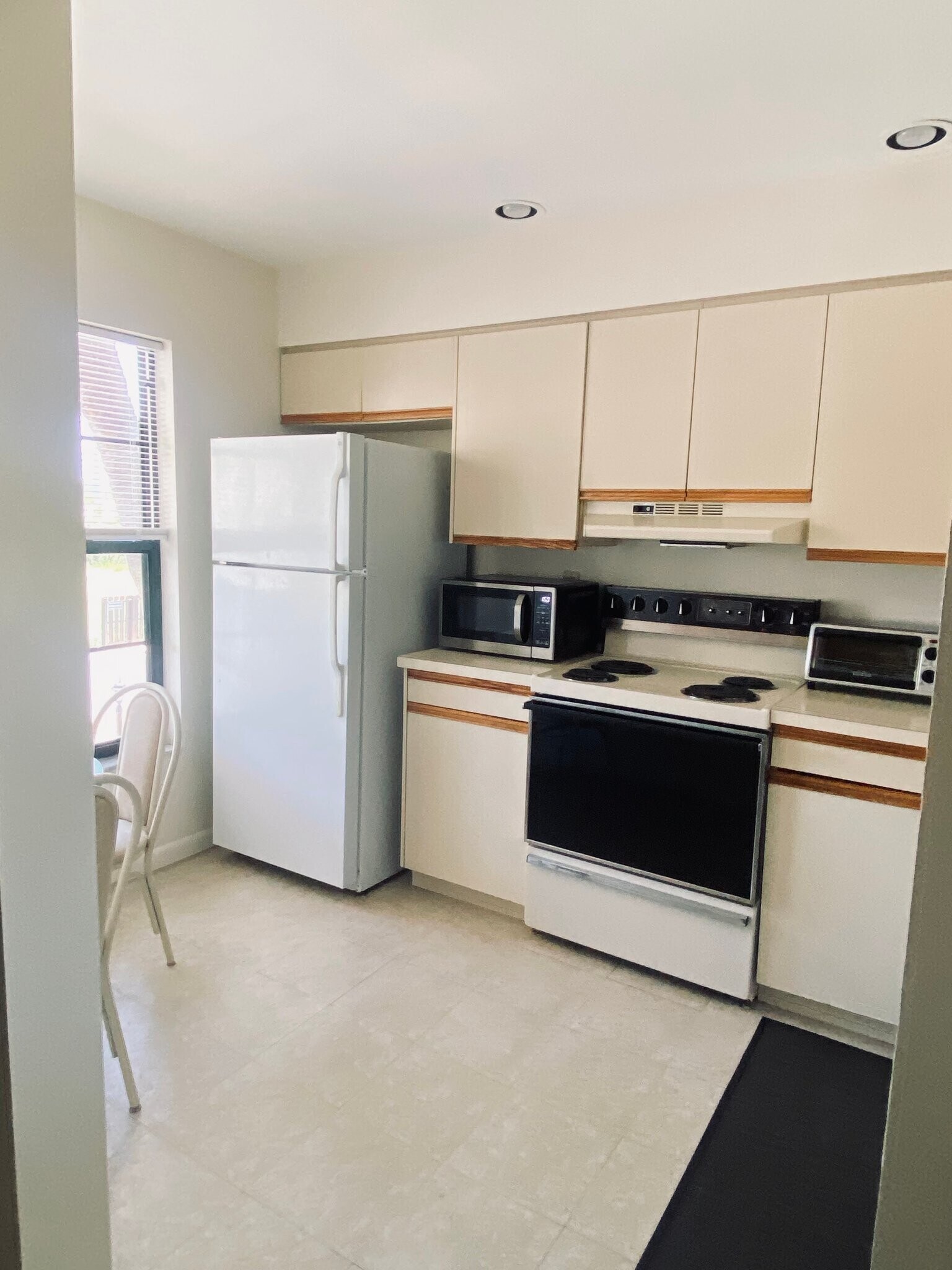 Building Photo - 4727 Winslow Beacon