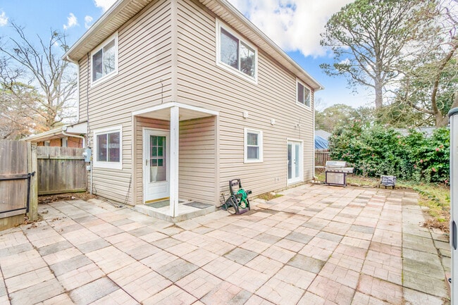 Building Photo - 209 W Bayview Blvd