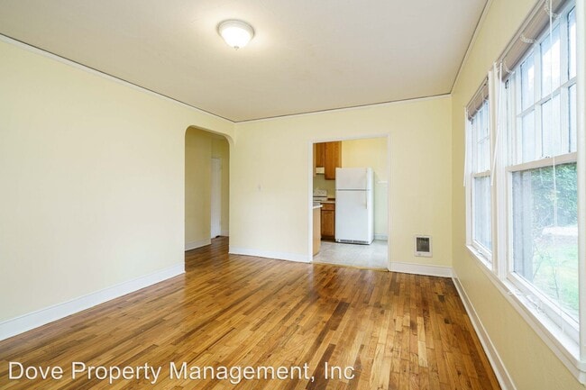 Primary Photo - 2214 Broadway St