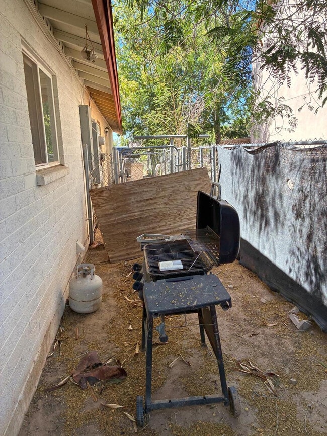 Building Photo - 10641 N 15th Ave