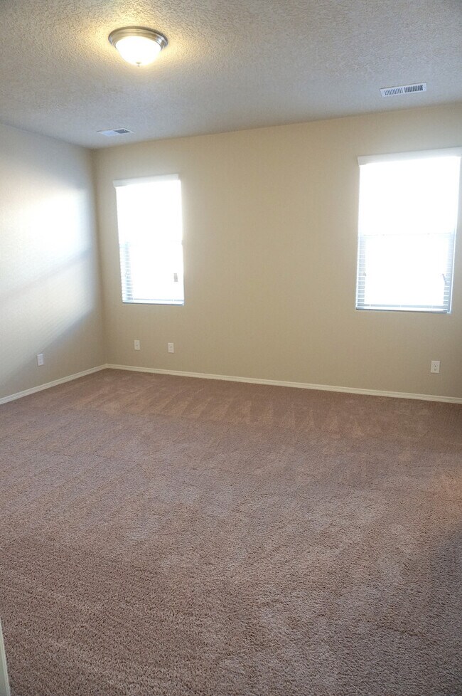 Building Photo - Wonderful 3 bedroom in Rio Rancho. Don't m...
