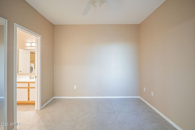Building Photo - 2929 W Yorkshire Dr