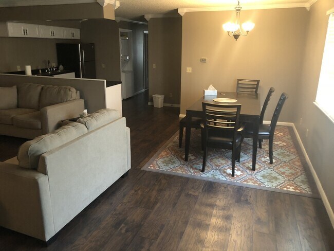 Building Photo - WEST SIDE CONDO!
