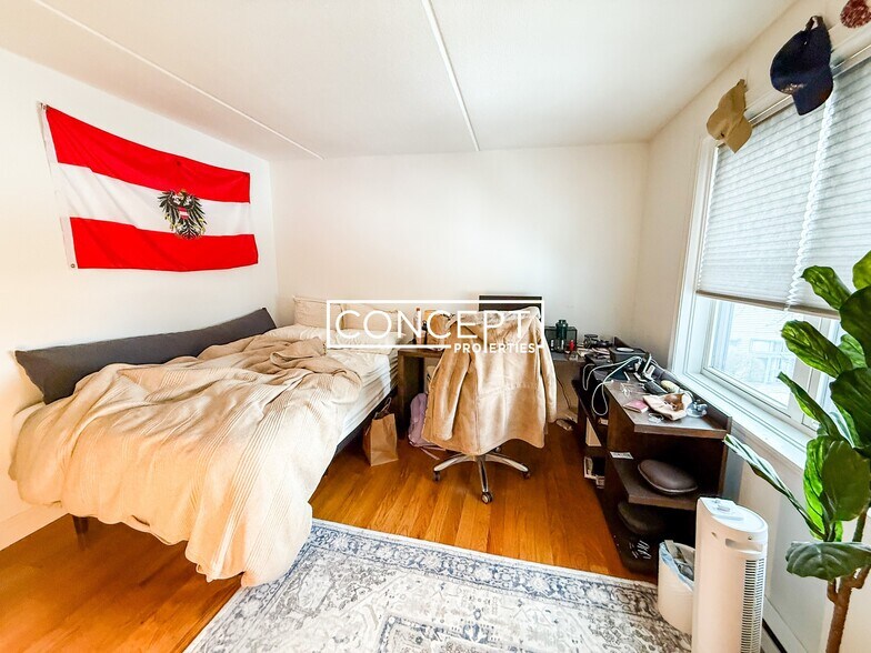 Building Photo - 22 Hayden St