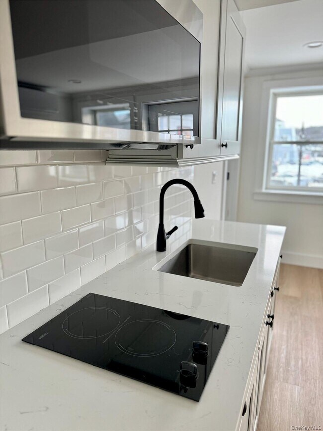 Building Photo - 126 E Main St