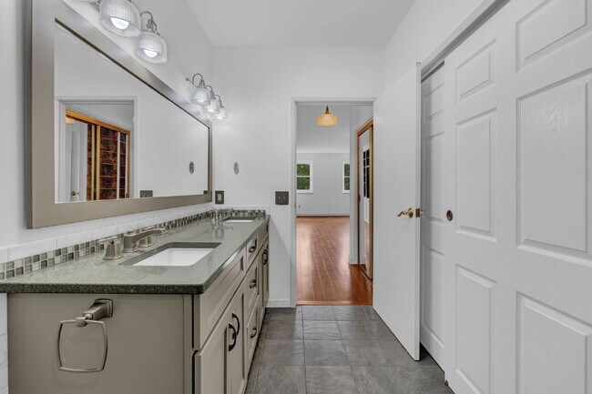 Building Photo - Luxury Condo for Rent – Franklin Place, Bangor