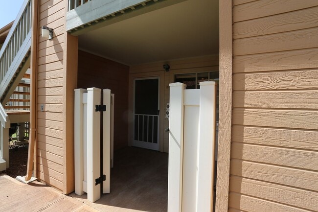 Building Photo - Kapolei - Aeloa Terrace - renovated ground...