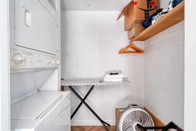 Building Photo - 5222 SE Holgate Blvd