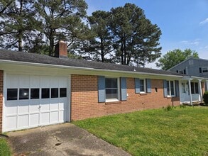 Building Photo - Move In Ready!