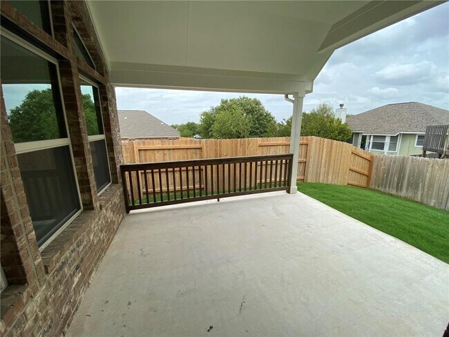 Building Photo - 712 Clear Spring Ln