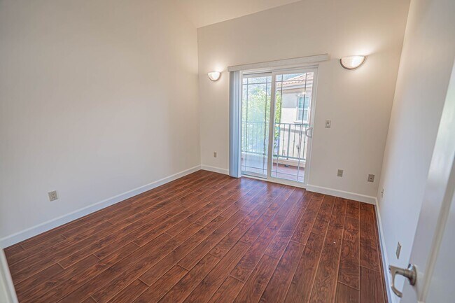 Building Photo - Spacious 3-Bedroom Condo with Underground ...