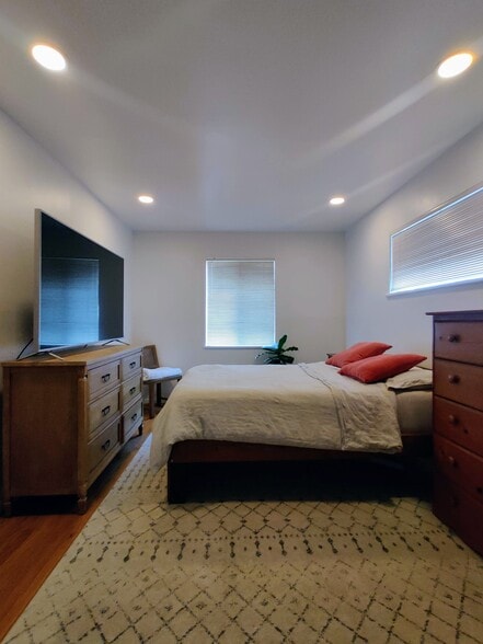 Building Photo - 163 Deepstone Dr