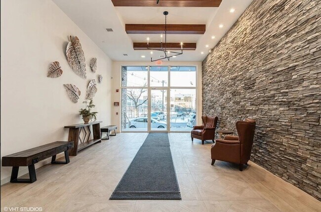 Building Photo - 425 3rd St