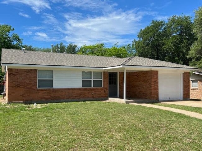 Building Photo - 1212 La Porte Dr