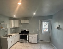 Building Photo - 2307 W 74th St