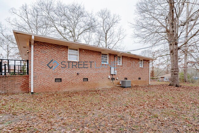 Building Photo - 123 Knowlandwood Cir