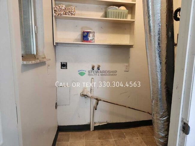 Building Photo - 15257 Lincoln Way W