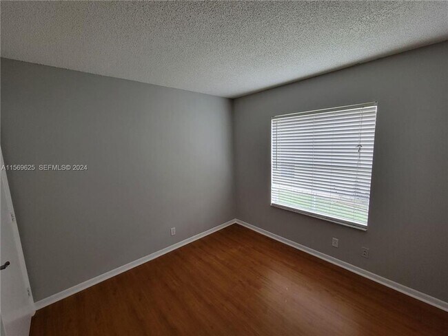 Building Photo - 928 Falling Water Rd