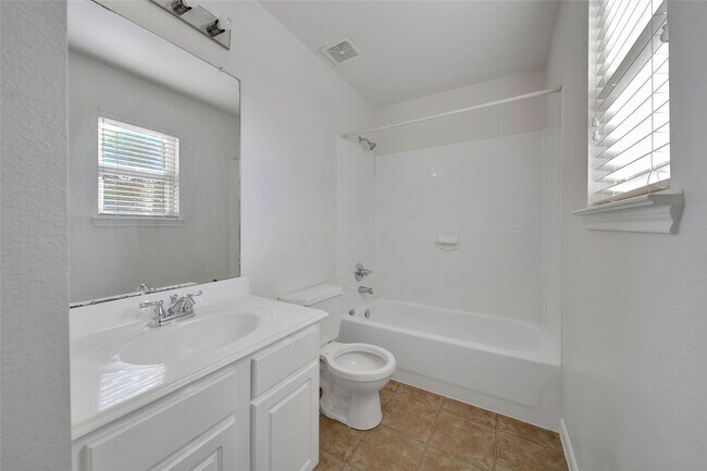 Building Photo - 2635 Skyview Trace Ct