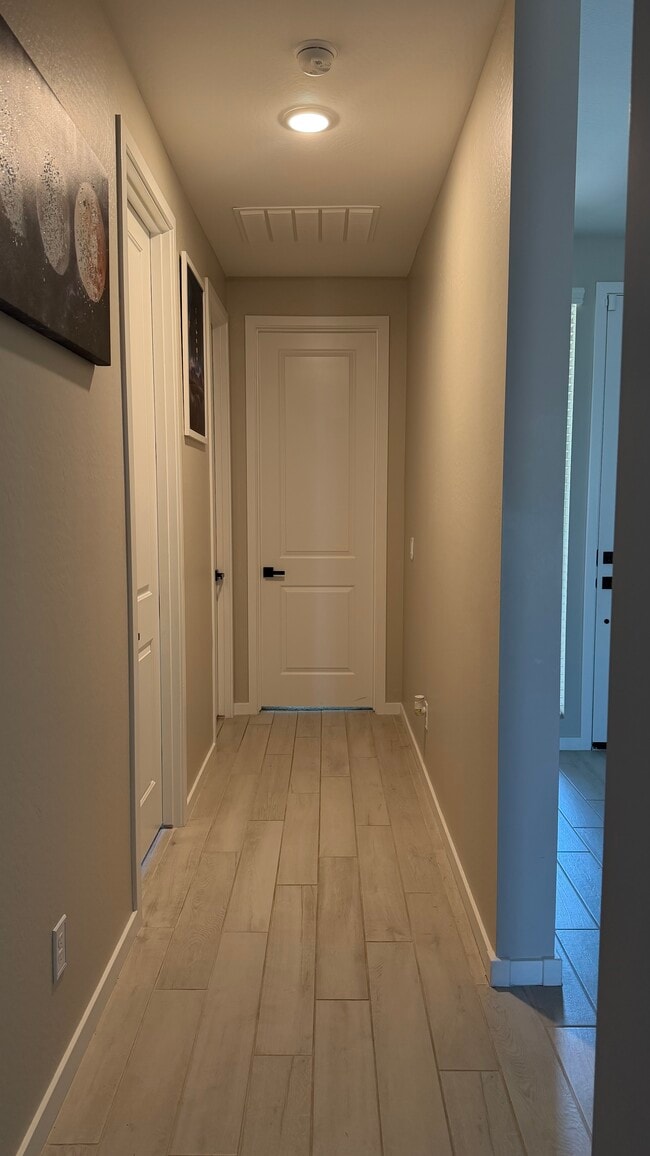 Building Photo - 40586 W Crane Dr