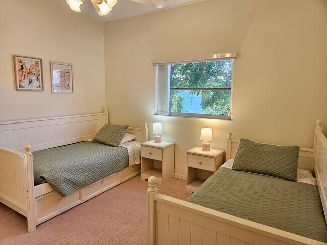 Building Photo - Seasonal Short-Term Private Heated Pool Home with 3 Bedroom, 2.5 Bath, 2 Car Garage in Sorrento W...