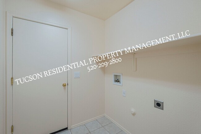 Building Photo - 11174 N Sand Pointe Dr