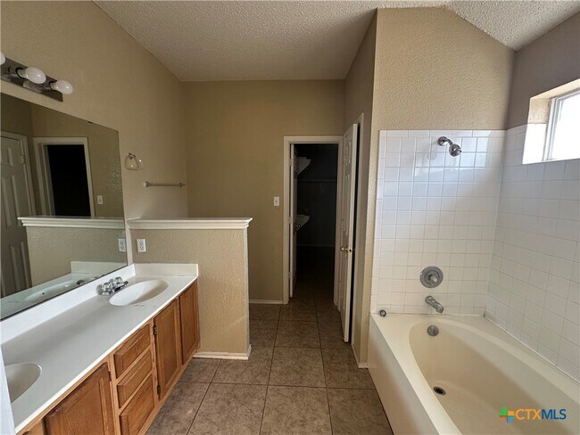Building Photo - 1903 Basalt Dr