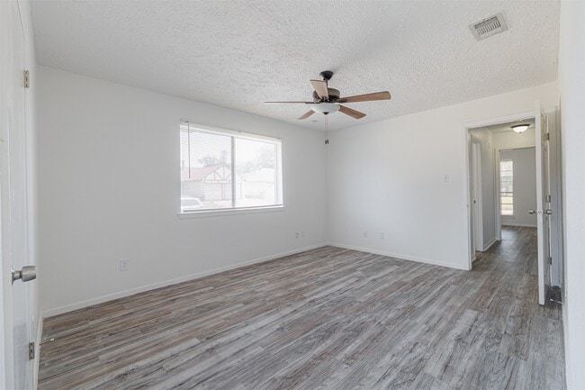 Building Photo - 16702 Pebbleglen Dr