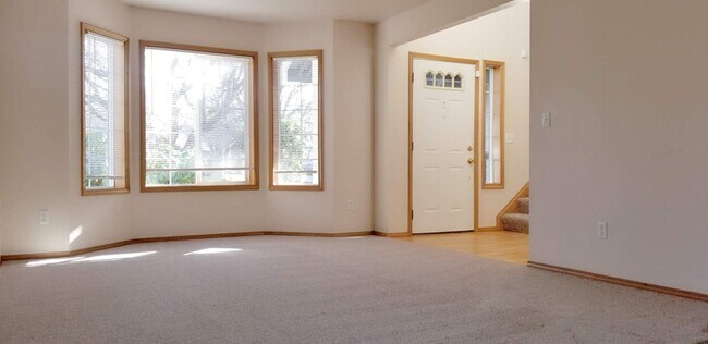 Building Photo - Refreshed and Move in ready 04/20/2026 - 4 bedrooms in Lacey - North Thurston School district.